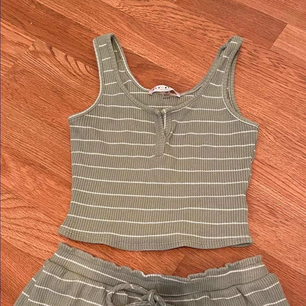 Women's Green Ribbed Pajama Set - Picture 2 of 4